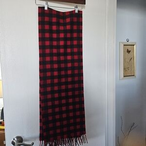 Gap RED & BLACK 100% LAMBSWOOL CHECKERED SCARF 🍒. ***VINTAGE